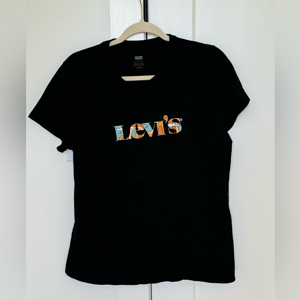 XL Levi’s t-shirt